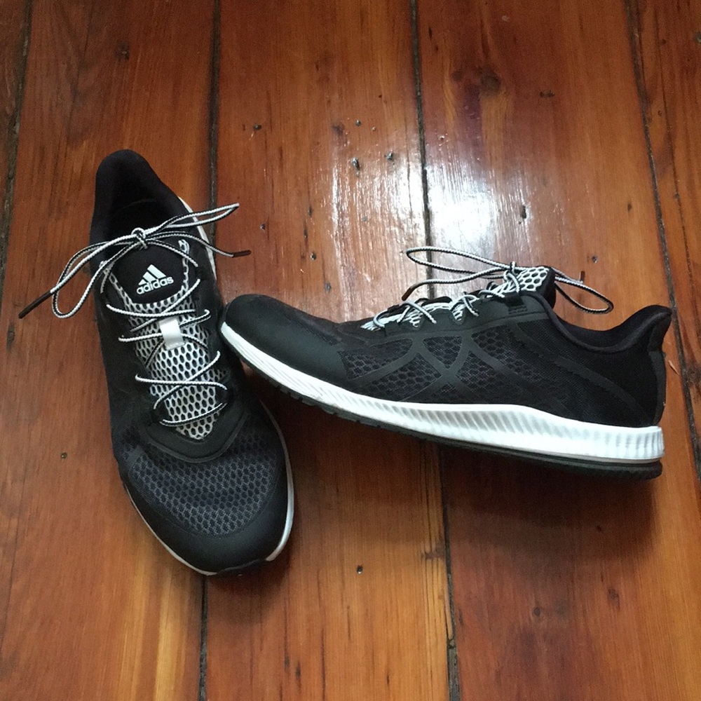 Like new! Adidas Bounce sneakers women’s size 8.5